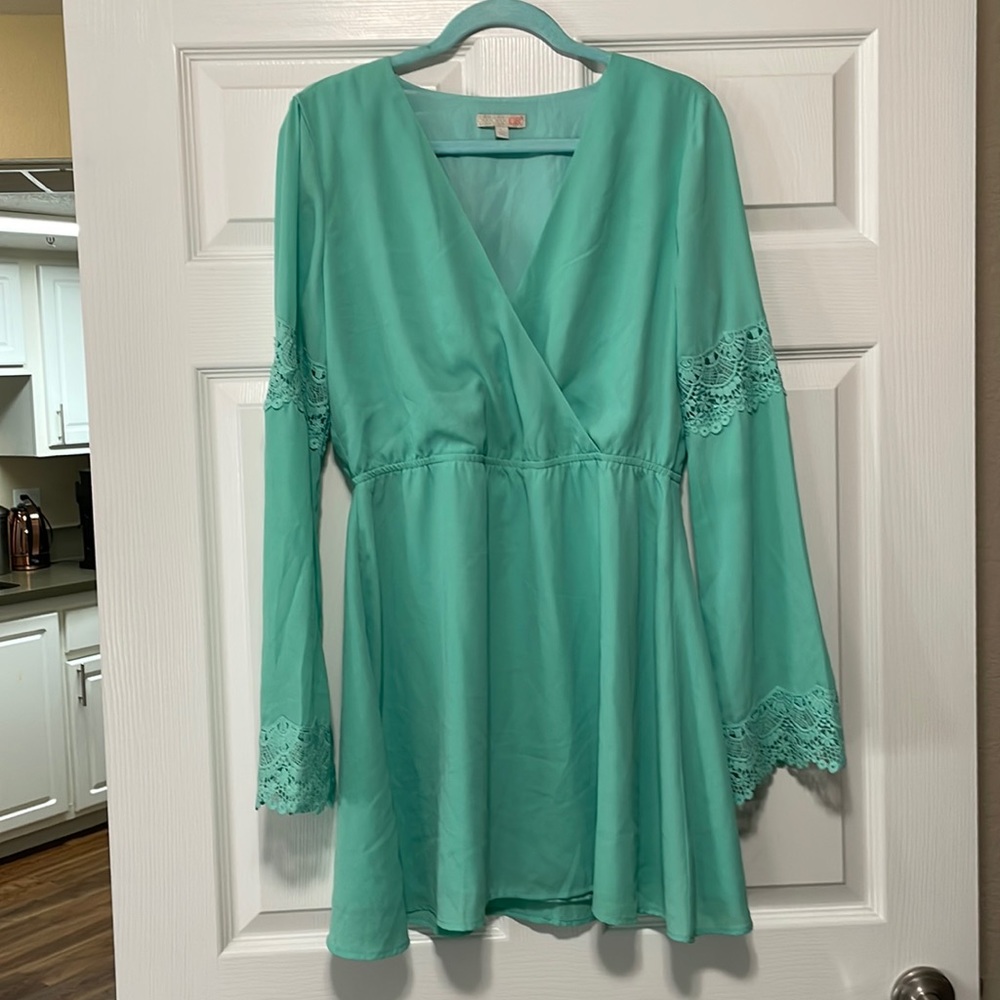 NWOT mint colored GB dress size L with crochet details. SO PRETTY!